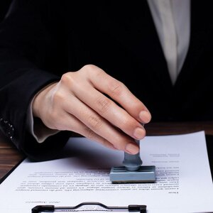 Mobile Notary vs. Traditional Notary: What’s the Difference?